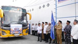 Wakil Wali Kota Tanjungbalai Berangkatkan 40 Calon Jamaah Haji Bank Sumut Ke Asrama Haji Medan