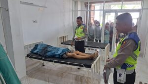 Satlantas Polres Batu Bara Evakuasi  Korban Meninggal Tertabrak Kereta Api Datuk Belambang Medang Deras