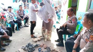 Kapolsek Talawi Salurkan Santunan kepada Keluarga Wartawan Senior Ucok Kodam