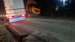Truk Tangki dan Truk Box Terlibat Kecelakaan di Jalinsum Batu Bara, Tidak Ada Korban Jiwa