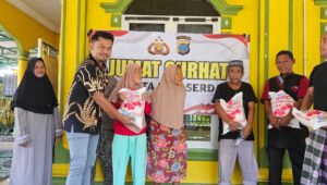 Satres Narkoba Polresta Deli Serdang gelar Jumat Curhat dan berikan tali asih kepada anak yatim
