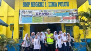 AKP Simon E. Simatupang Pimpin Sosialisasi di Sekolah, Himbau Pelajar Jangan Berkendara Tanpa SIM dan Gunakan Helm SNI