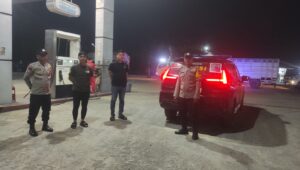 Polsek Lima Puluh Lakukan Patroli Mobile – Antisipasi Antrian SPBU dan Cegah Pembelian BBM dalam Jerigen