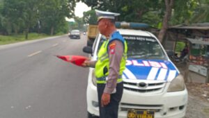 Satlantas Polres Batu Bara Lakukan Patroli Jalinsum dan Kibas Bendera di Pos Lantas Sei Bejangkar, Kegiatan Aman Lancar