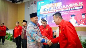*Hadiri Penutupan KKNT FH UNA, Bupati Baharuddin Tekankan Pentingnya Kesadaran Hukum dan Generasi Muda Produktif*